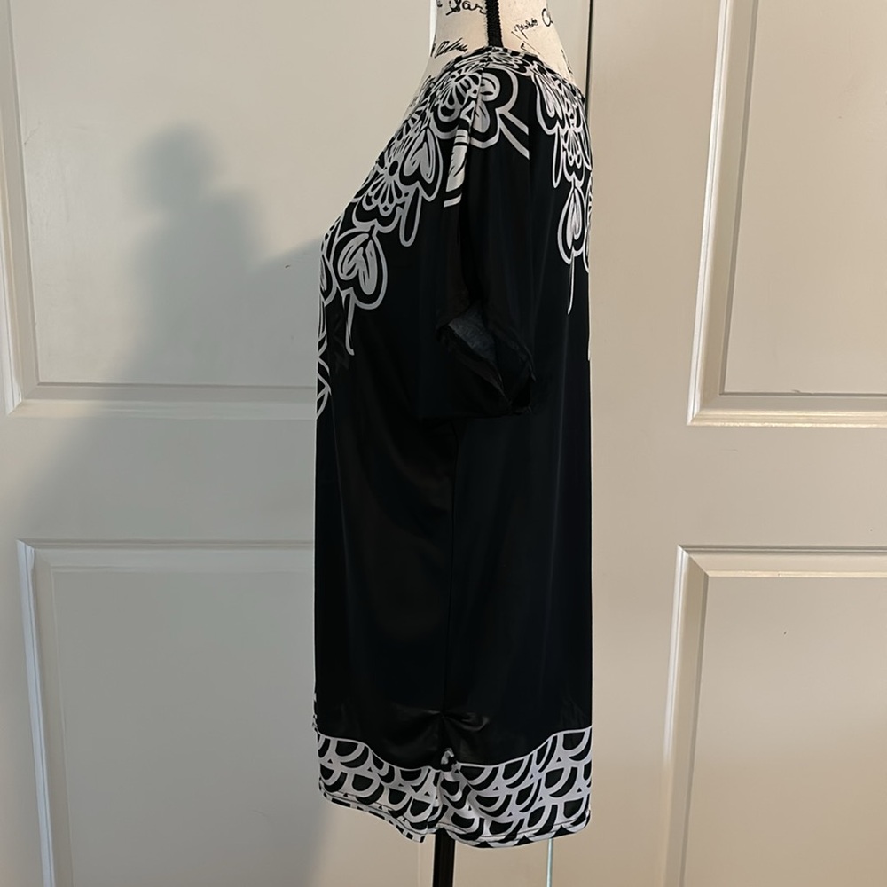 Patterned flowing top - Picture 2 of 3